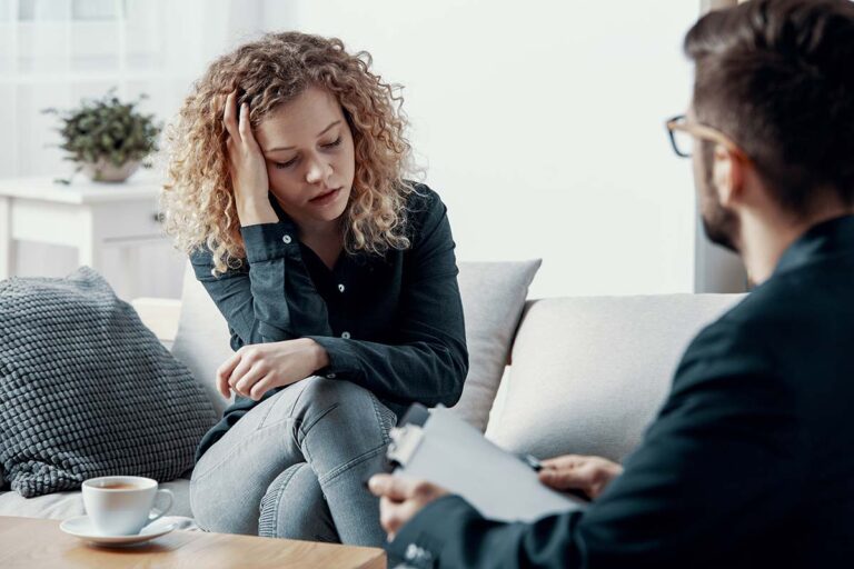 Two people sitting and talking about dual diagnosis treatment in Texas